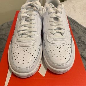 Nike woman’s court vision low sneakers